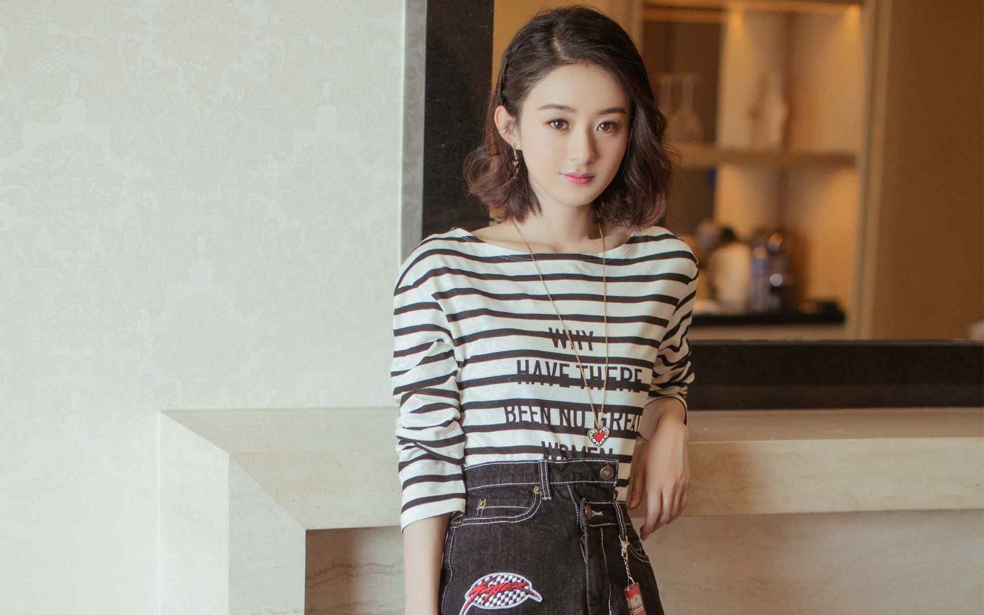 里昂边后卫助攻频繁增加进攻层次，里昂右后卫